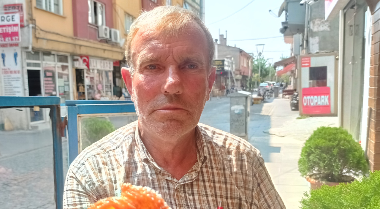 Yarım asırdır pedal çevirerek tatlı satıyor